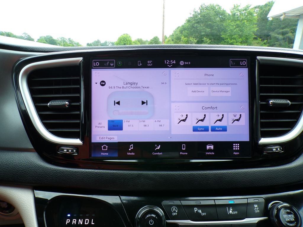 Used 2023 Brilliant Black Crystal Pearlcoat Chrysler Touring L image 19