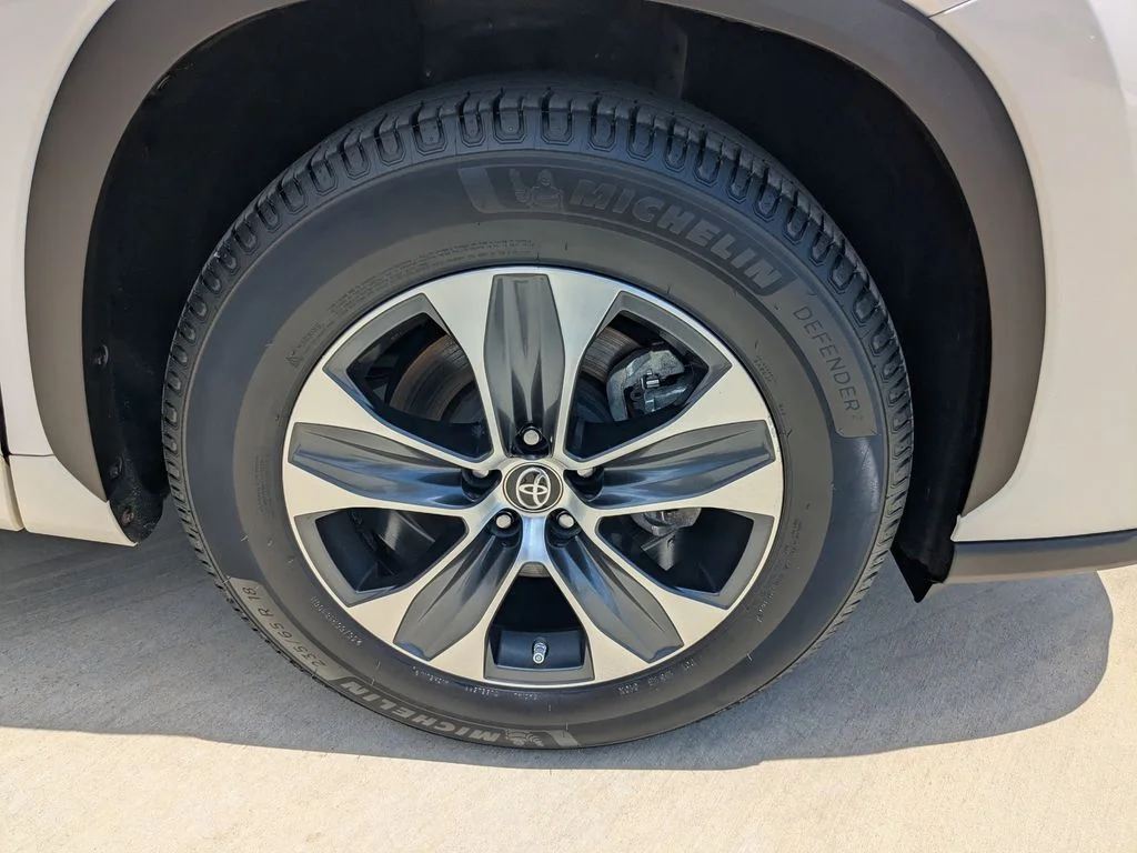 Used 2023 Beige Toyota XLE image 9