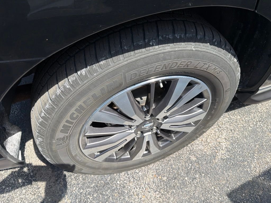 Used 2018 Black Nissan SL image 10