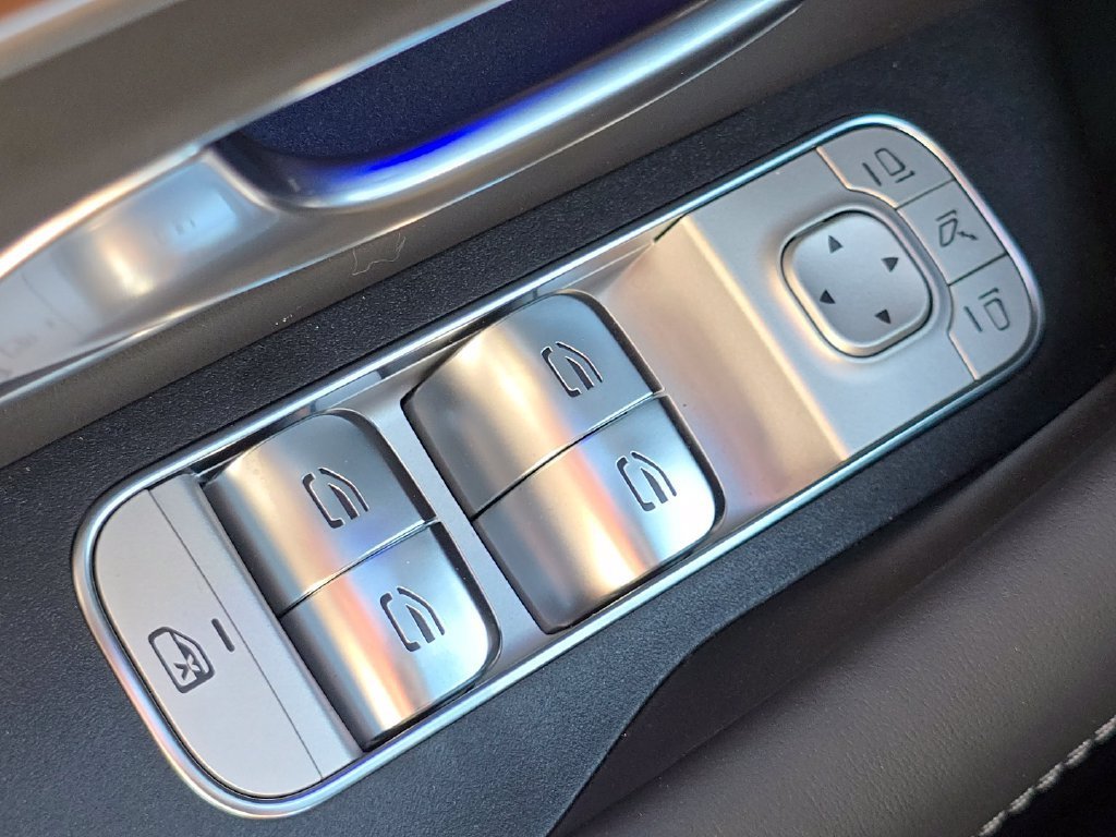 New 2026 MANUFAKTUR Moonlight White Metallic Mercedes-Benz GLE 53 AMG® image 66