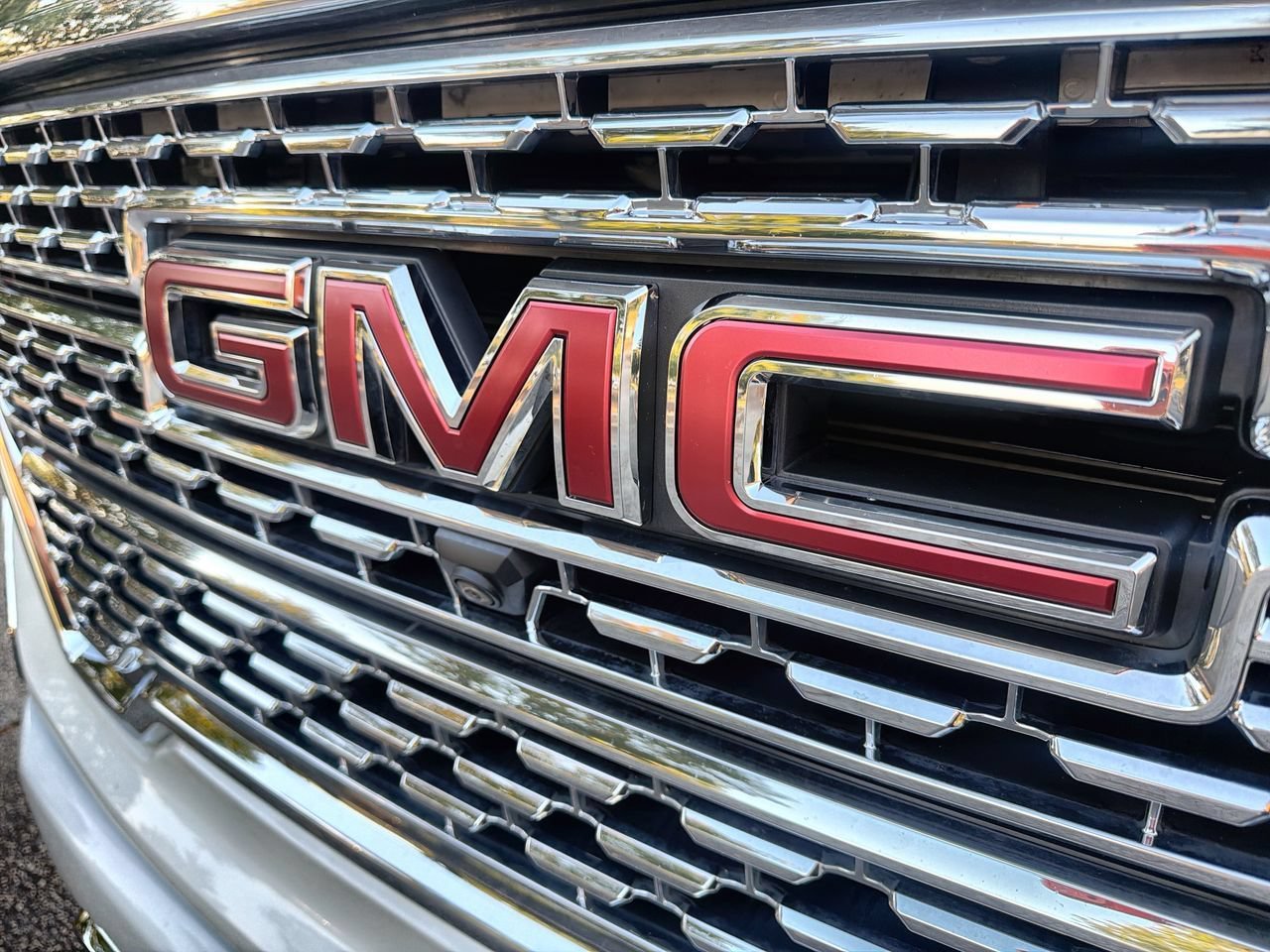 Used 2019 WHITE FROST TRICOAT GMC Denali image 26