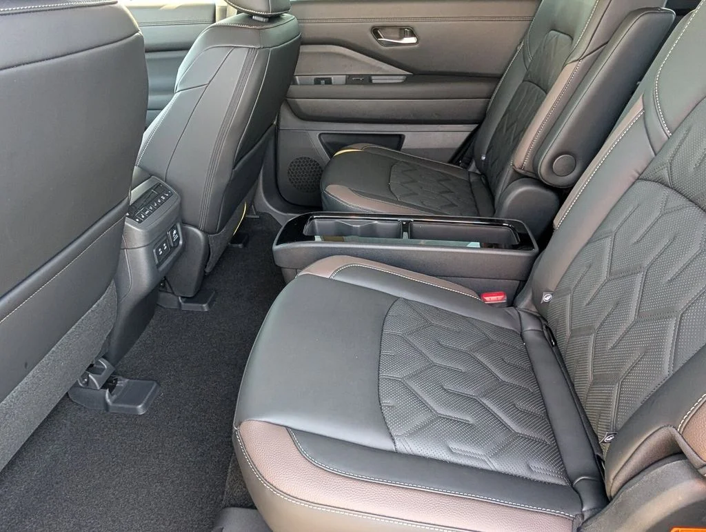 New 2026 Everest White Pearl TriCoat Nissan Platinum image 21