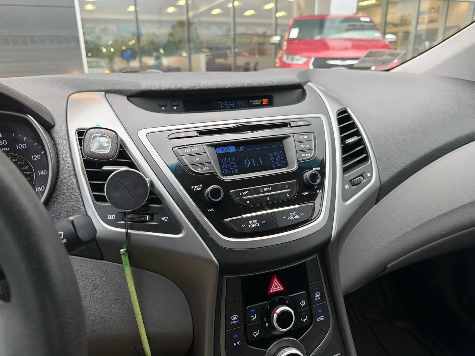 Used 2015 Quartz White Pearl Hyundai SE image 7
