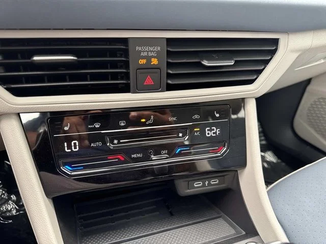 2025 Volkswagen Jetta SE - Photo 17