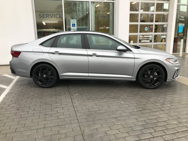 New 2026 Pyrite Silver Metallic Volkswagen SE image 9