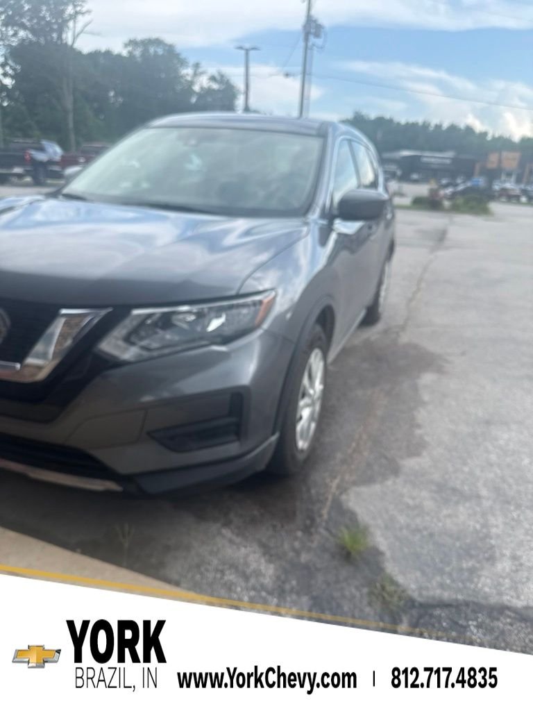 Used 2019 Gray Nissan S image 1