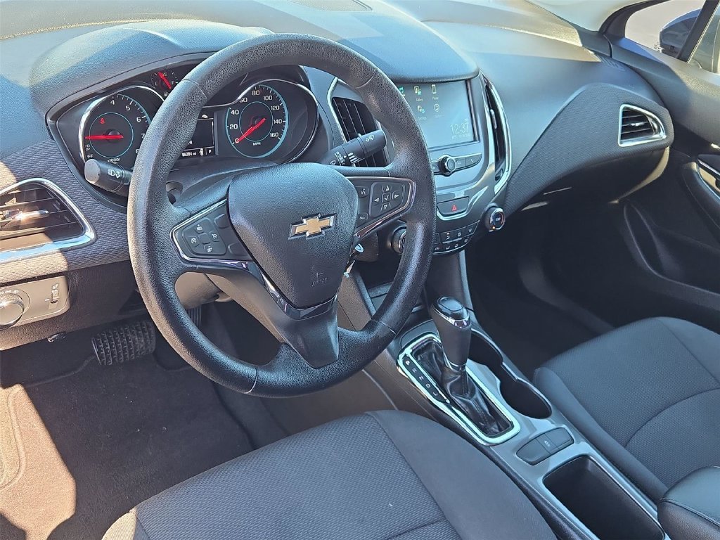 2018 Chevrolet Cruze LT - Photo 2