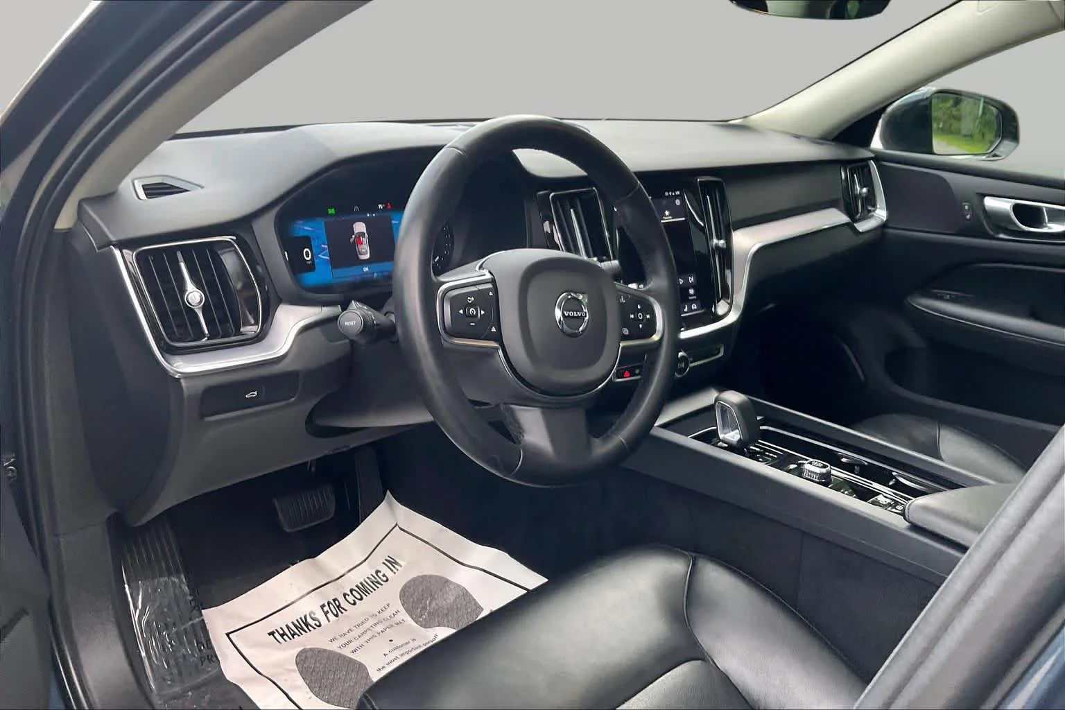 Used 2024  Volvo Core Dark Theme image 17