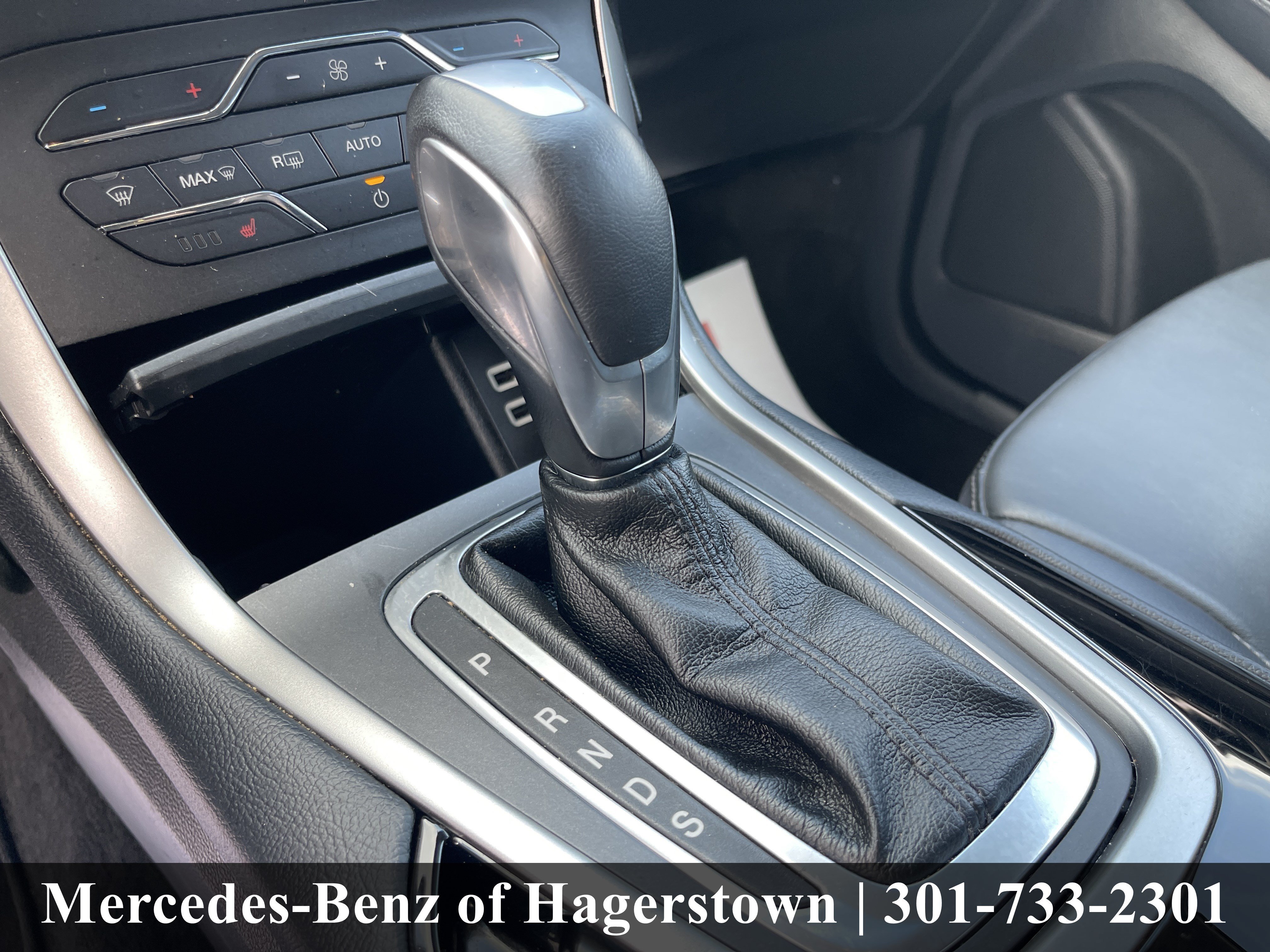 Used 2018 Oxford White Ford SEL FWD image 15