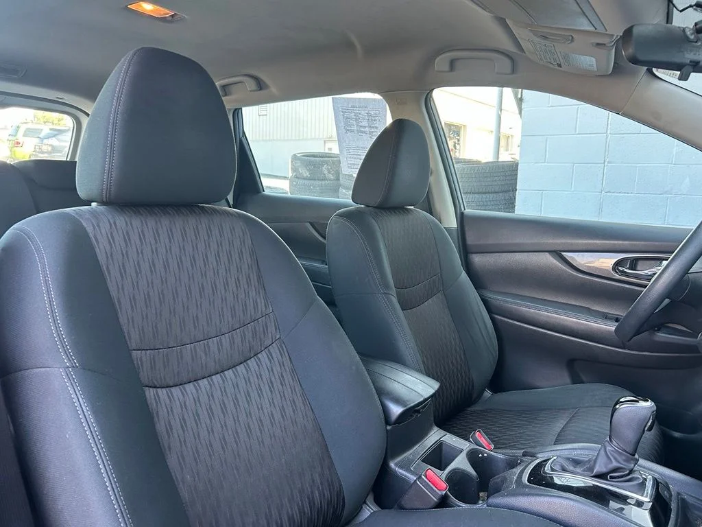 Used 2018 Gray Nissan S image 23