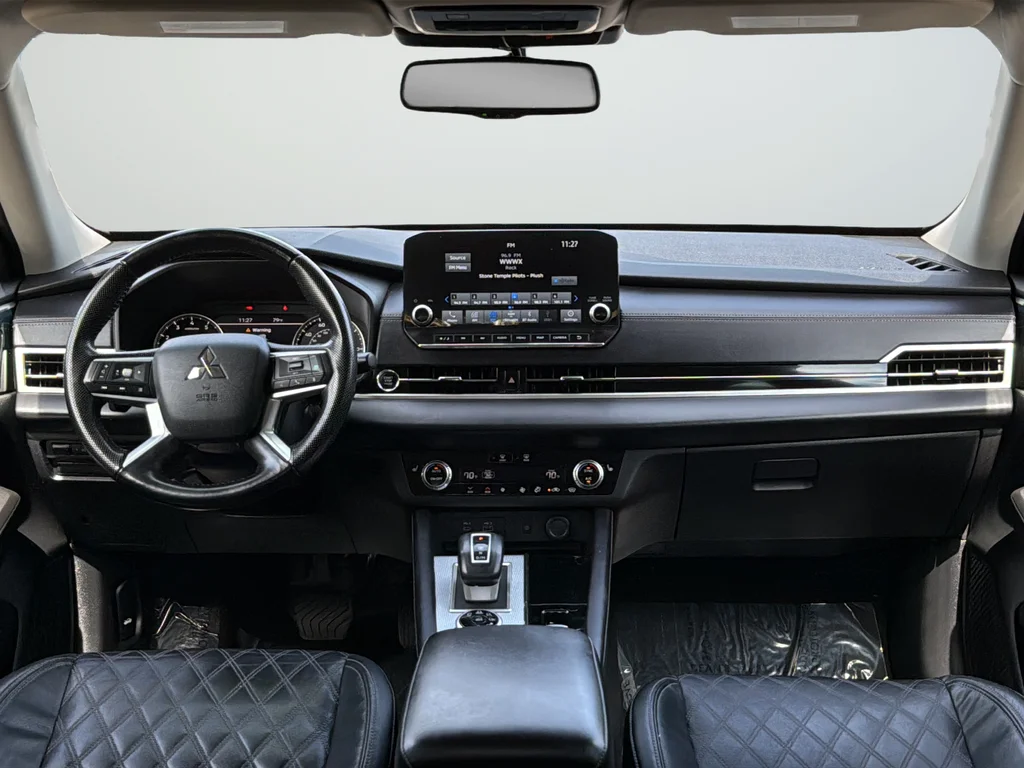 Used 2022 Black Mitsubishi SEL image 9