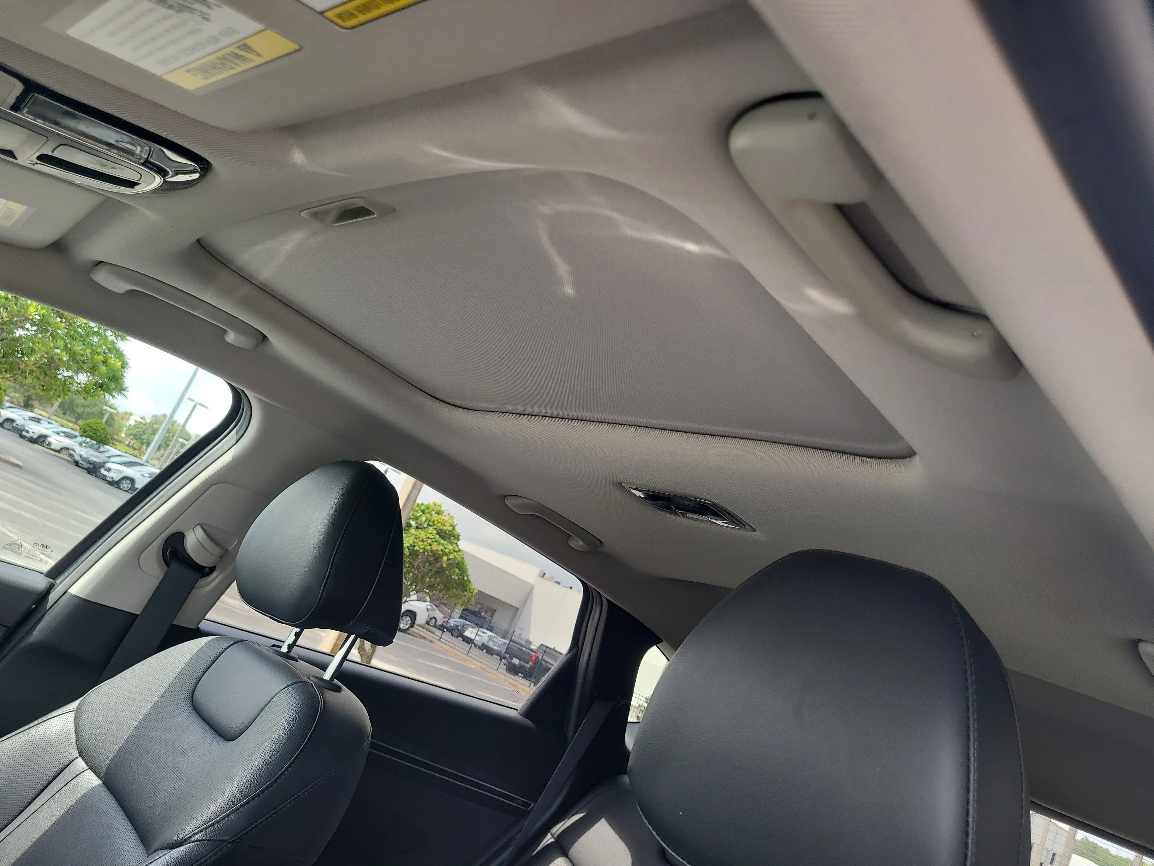 Used 2023 Amazon Gray Hyundai SEL image 23