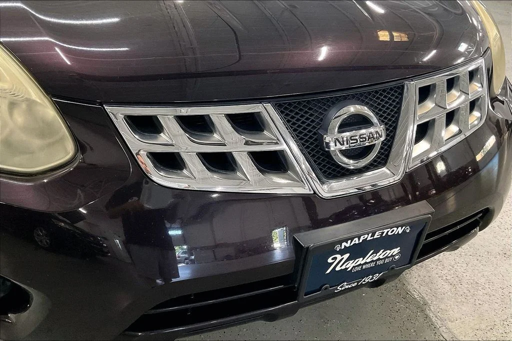 Used 2011 Black Nissan SV image 31