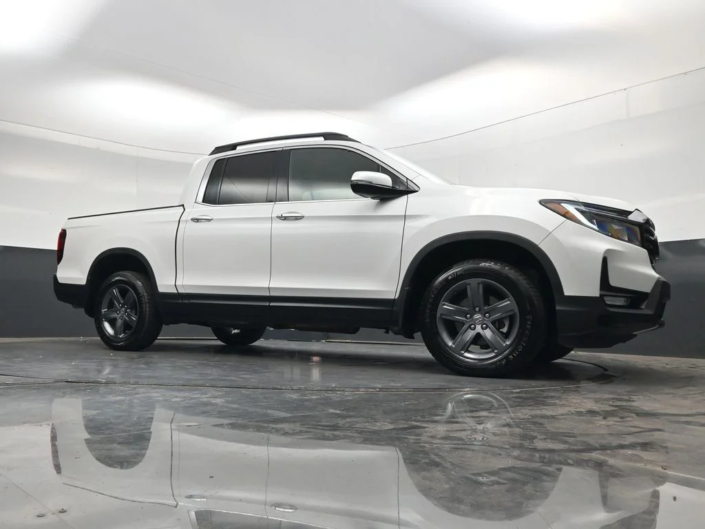 Certified Used 2023 Platinum White Pearl Honda RTL-E image 29