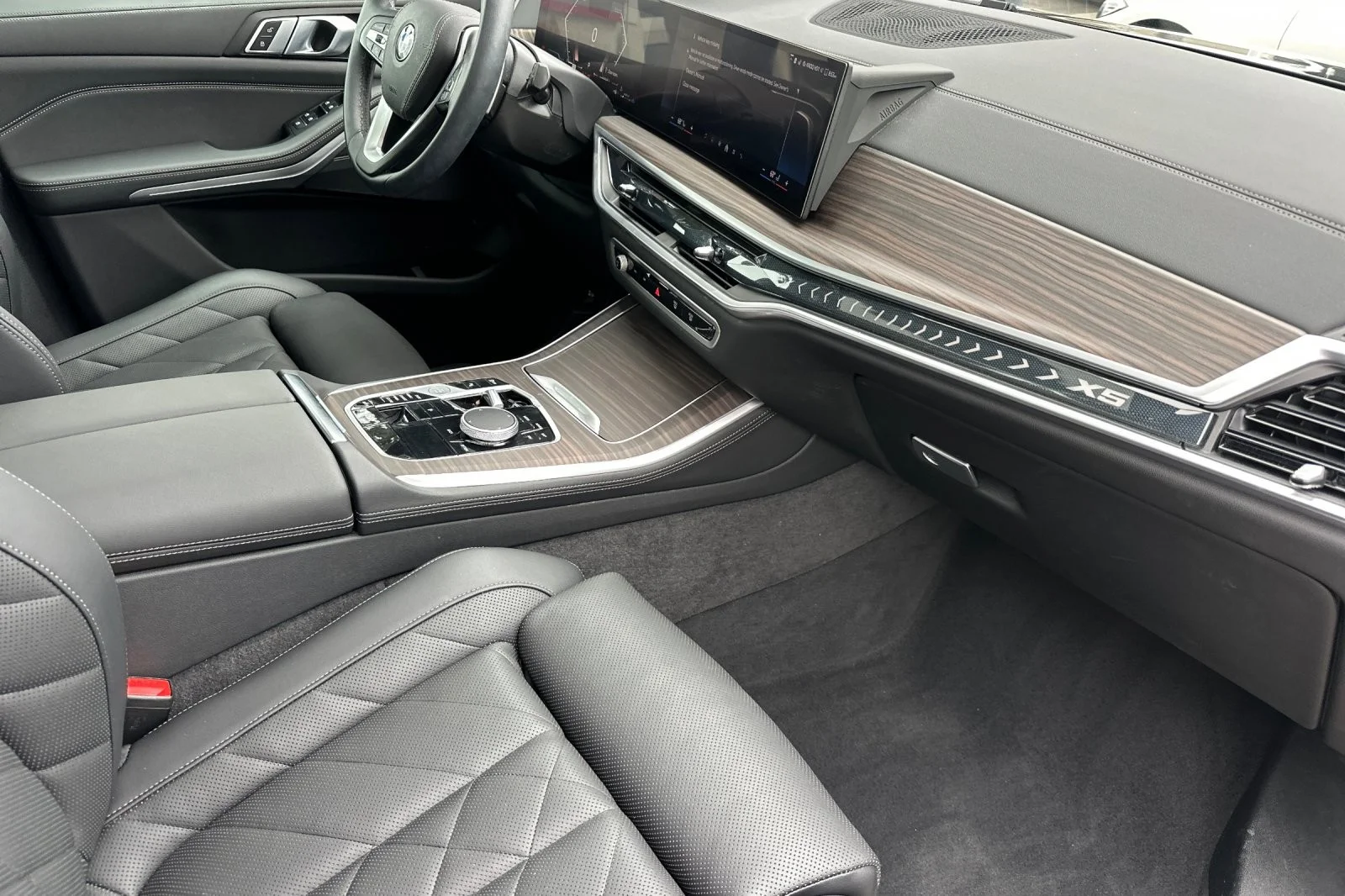 Used 2025 Black Sapphire Metallic BMW sDrive40i image 15