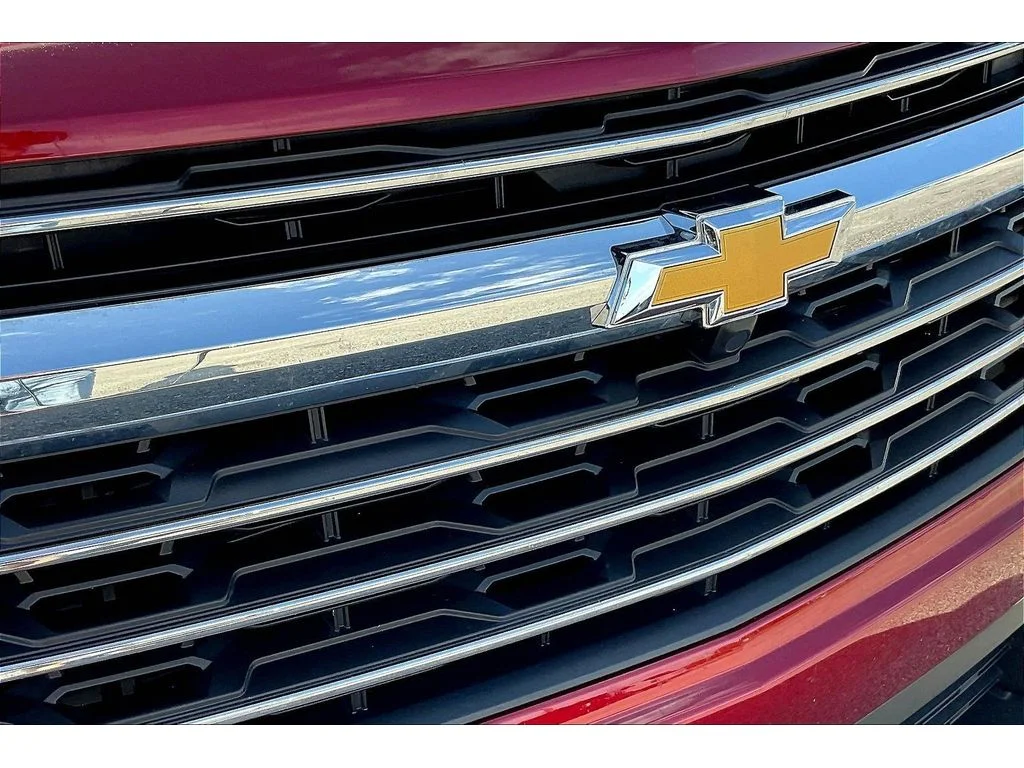 Used 2025 Radiant Red Tintcoat Chevrolet LT image 22