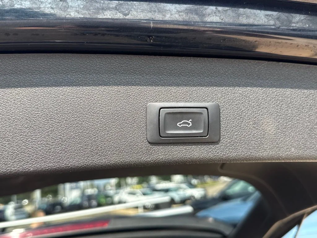 Used 2015 Moonlight Blue Audi 2.0T Premium image 29