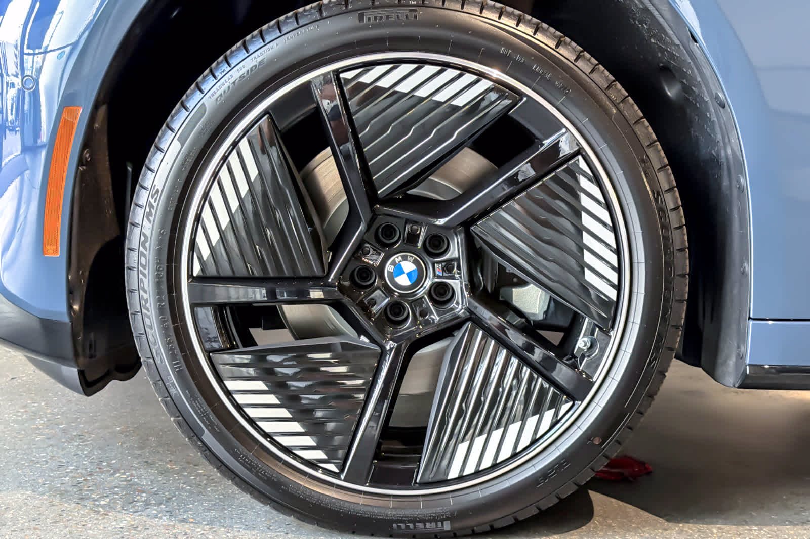 New 2027 Ocean Wave Blue Metallic BMW 50 xDrive image 23