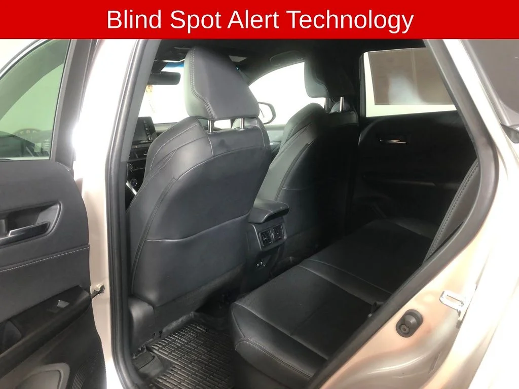 Used 2021 Silver Toyota XLE image 12