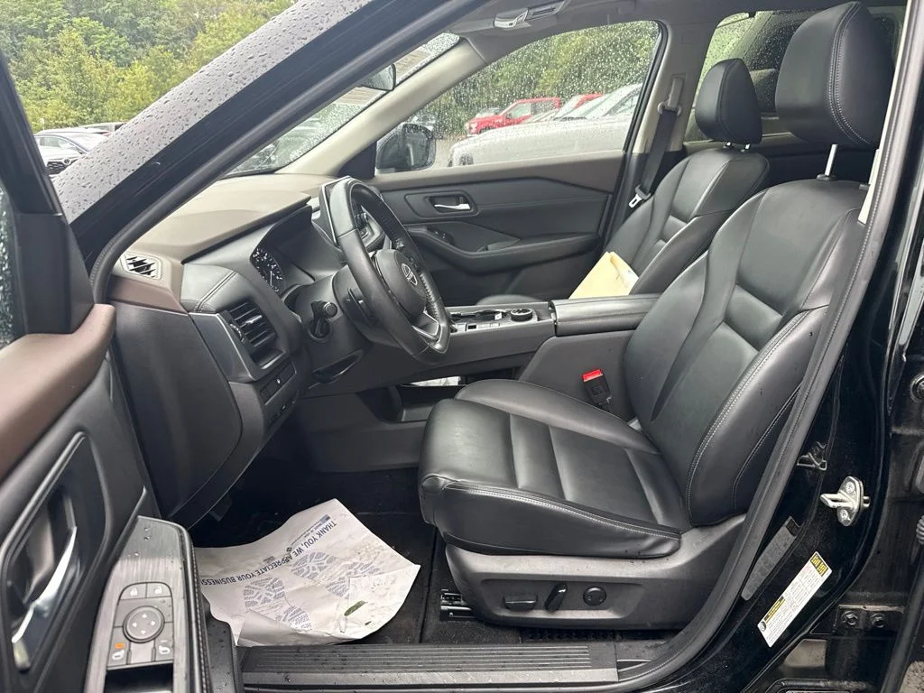 Used 2023 Black Nissan SV image 5