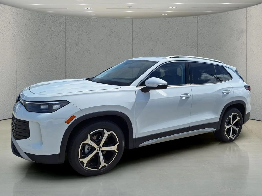 2026 Volkswagen Tiguan 2.0T SE's photo