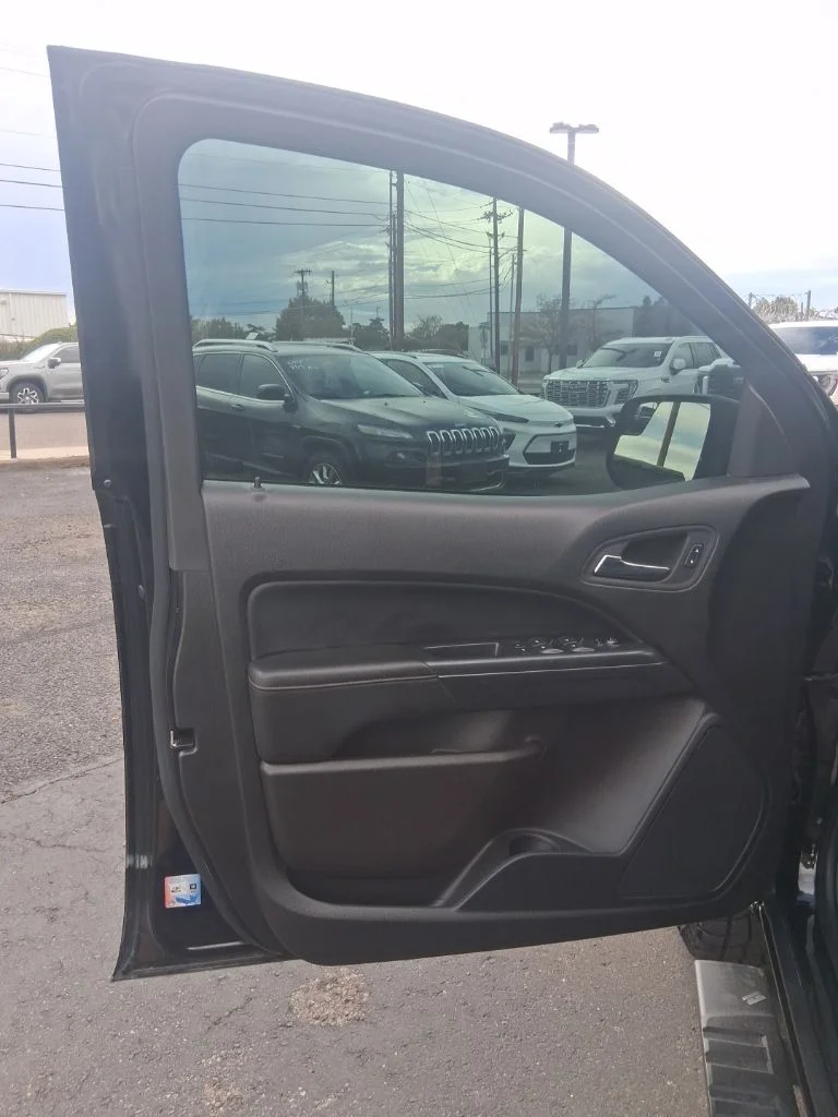 Used 2022 Black GMC AT4 w/Leather image 6