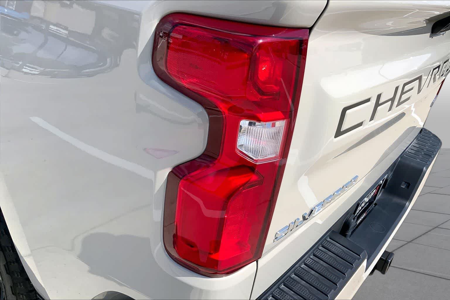 Used 2026 Summit White Chevrolet RST image 27