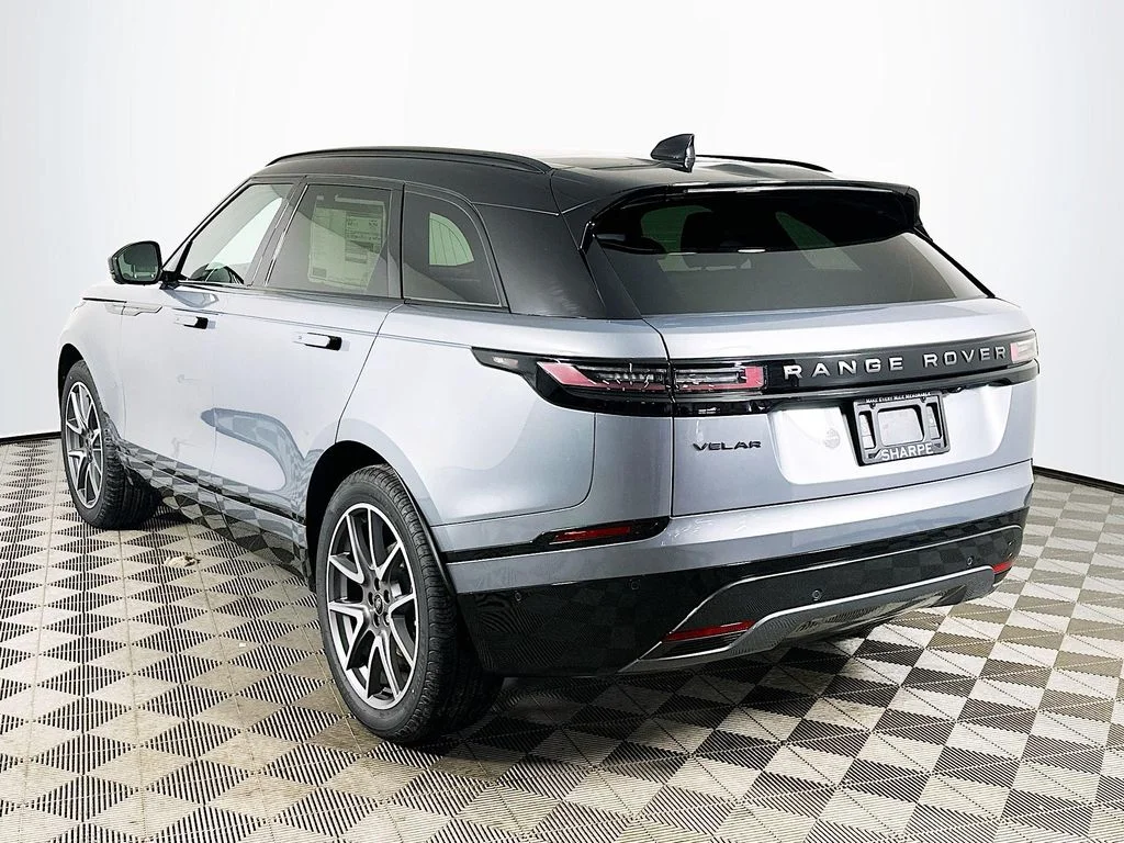 Used 2026 Zadar Gray Premium Metallic Land Rover Dynamic SE image 7