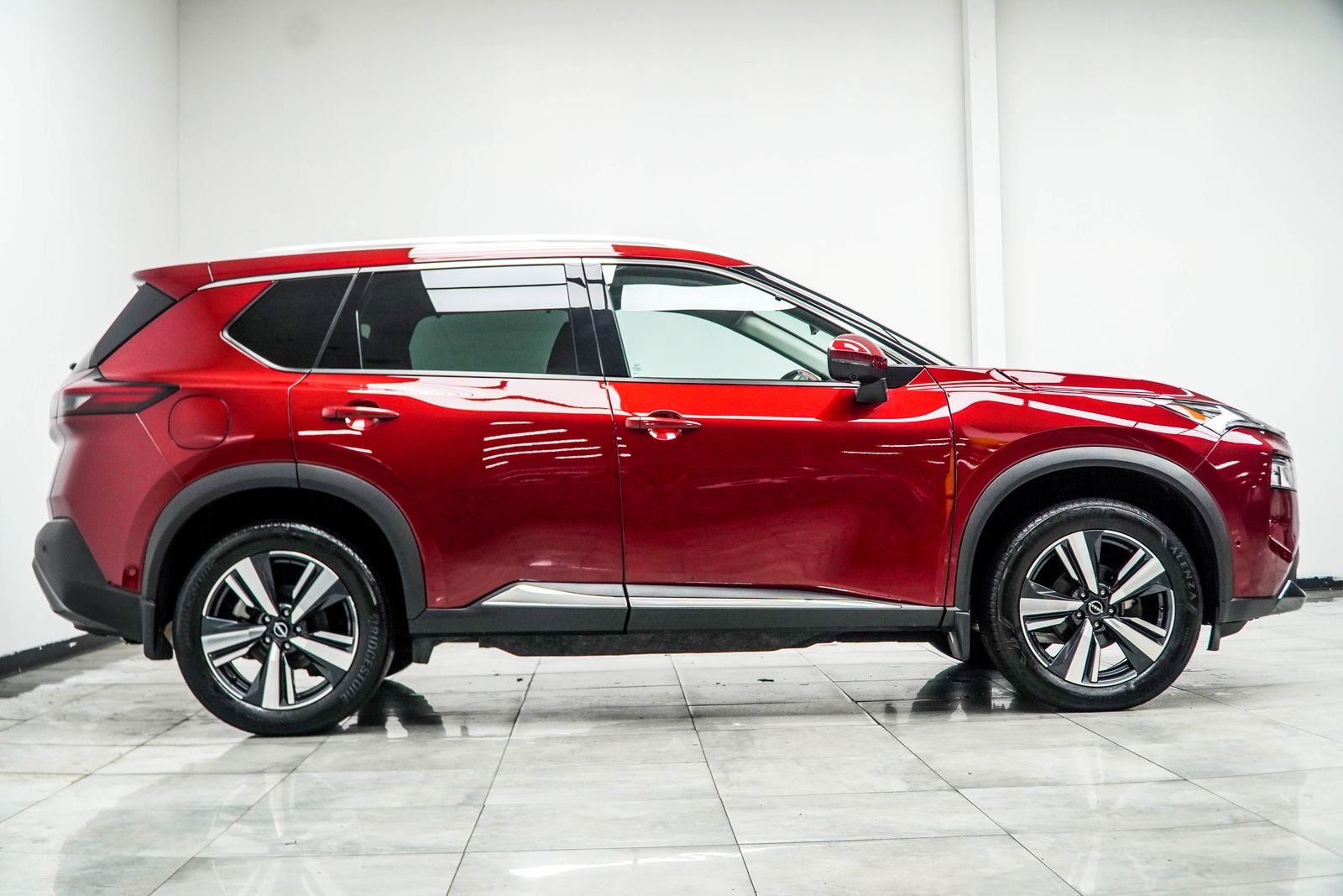 Used 2023 Red Nissan SL image 8