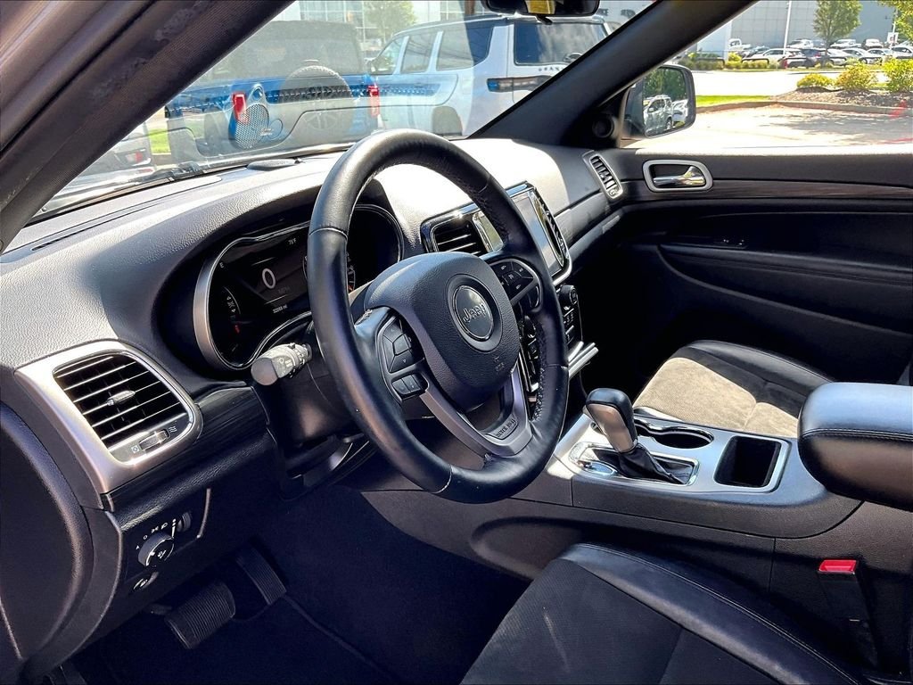 Used 2021 Silver Jeep Laredo X image 8