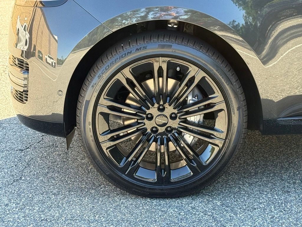 New 2026 Carpathian Grey LAND ROVER SE image 9