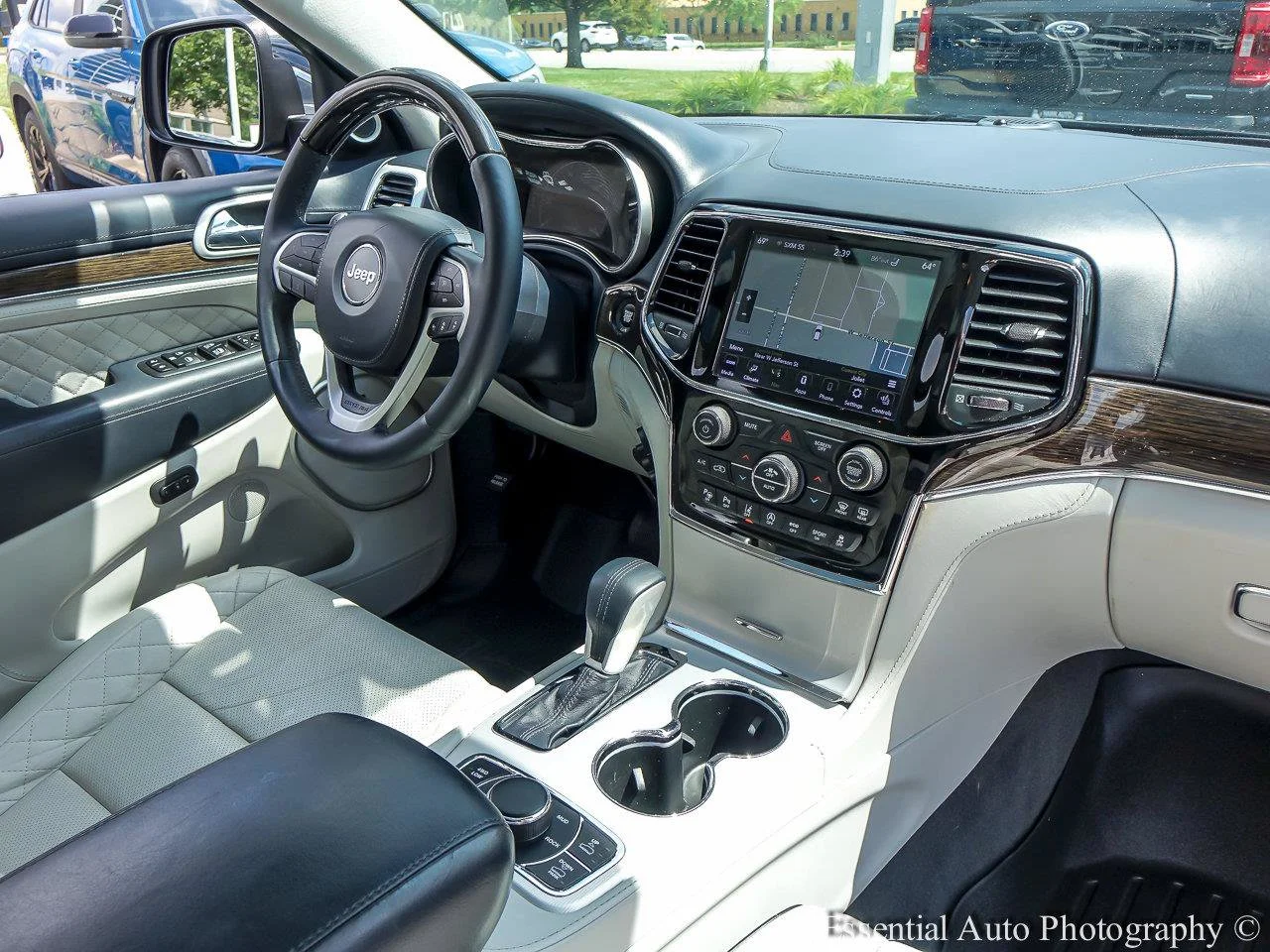 Used 2020 Diamond Black Crystal Pearlcoat Jeep Summit image 25