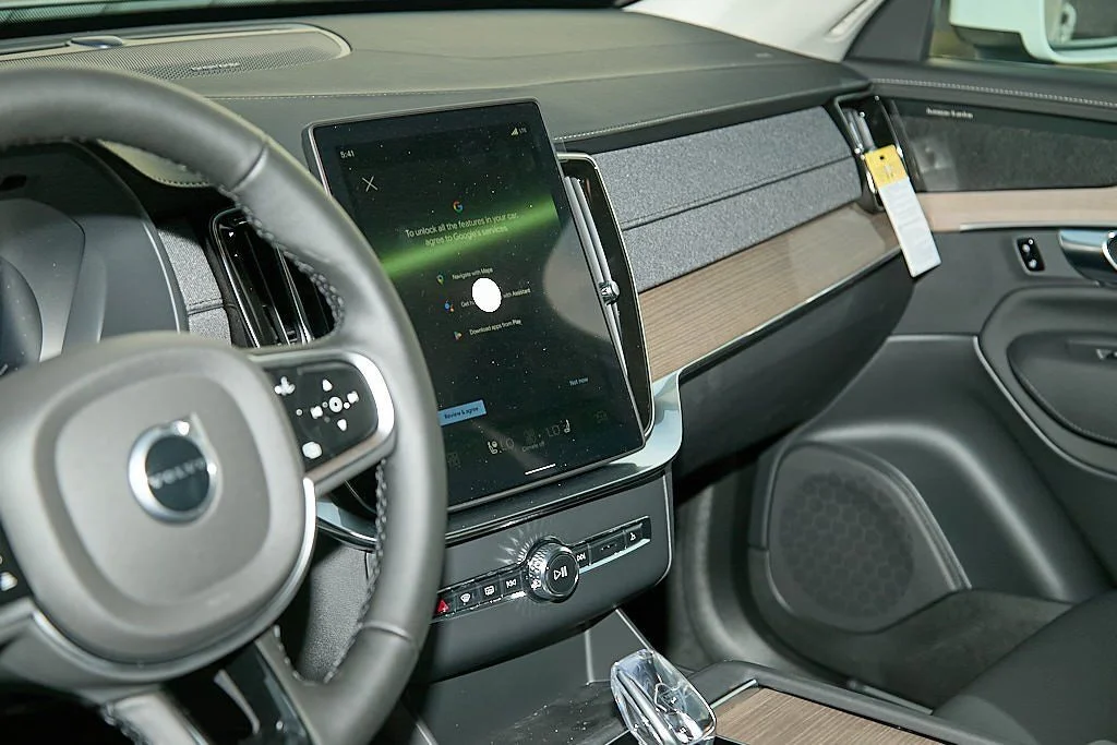 New 2026 Crystal White Volvo Plus image 14
