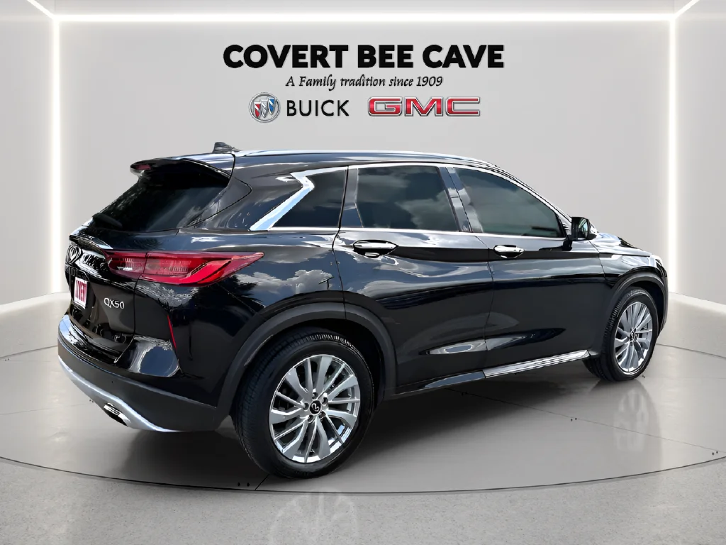 Used 2024 Black INFINITI LUXE image 10