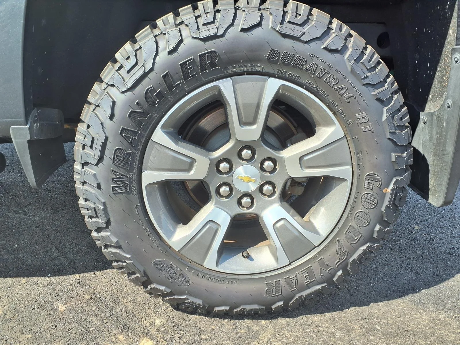 Used 2020 Shadow Gray Metallic Chevrolet 4WD Z71 image 28