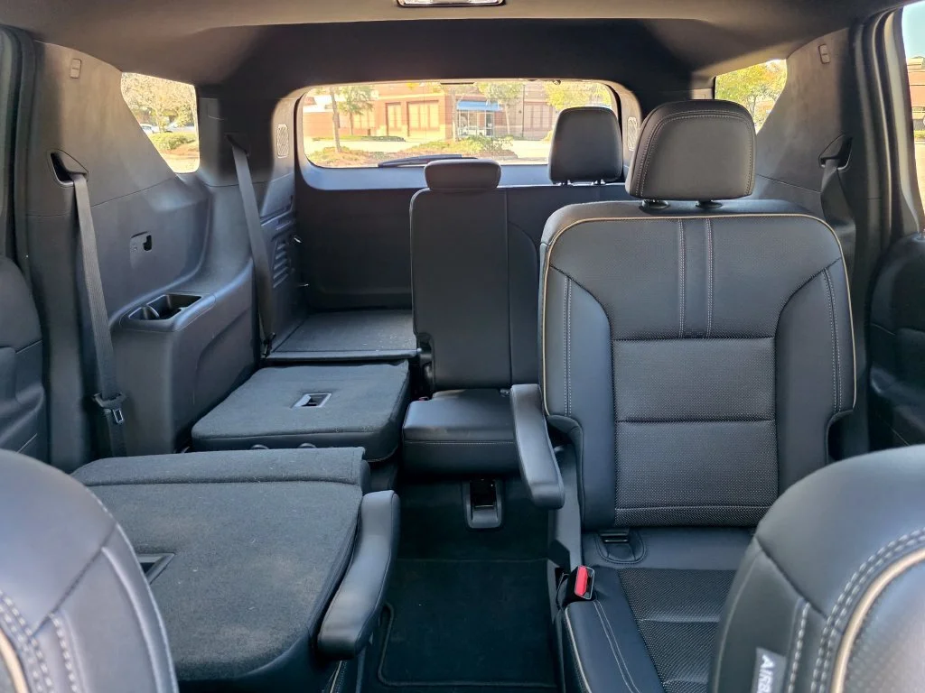 Used 2025 Stardust Metallic Chevrolet High Country image 28