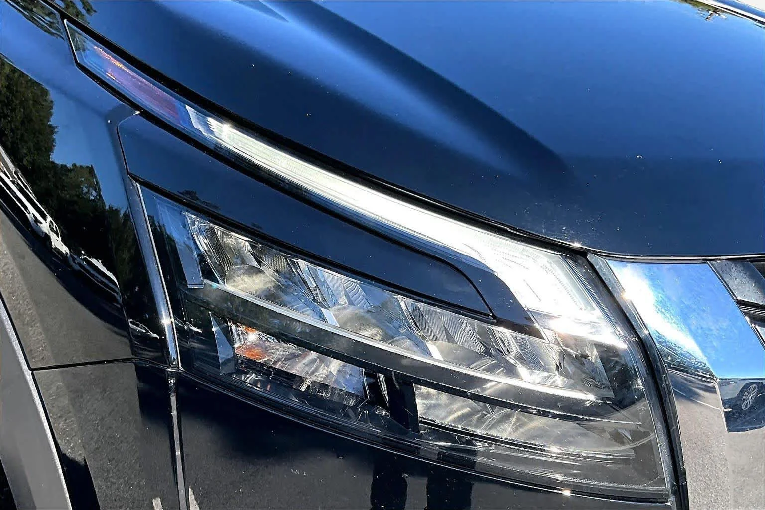 Used 2025 Super Black Nissan SL image 28