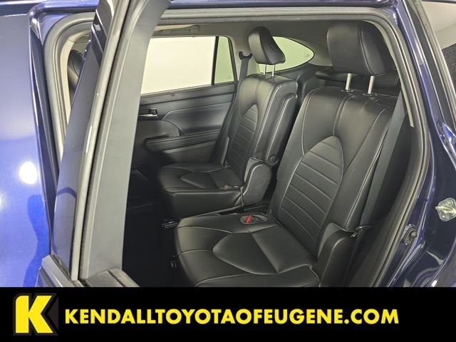 Used 2022  Toyota XLE image 26