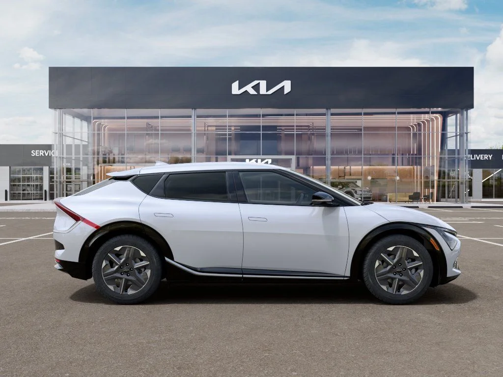 New 2026 Glacial White Pearl Kia Light image 7