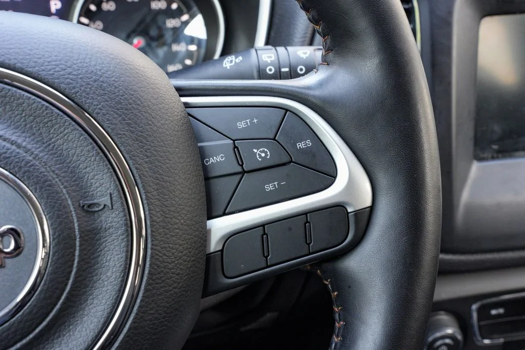 Used 2020 White Jeep Latitude image 29