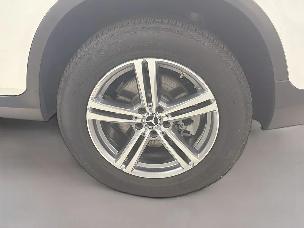 Used 2022 White Mercedes-Benz GLC 300 image 32
