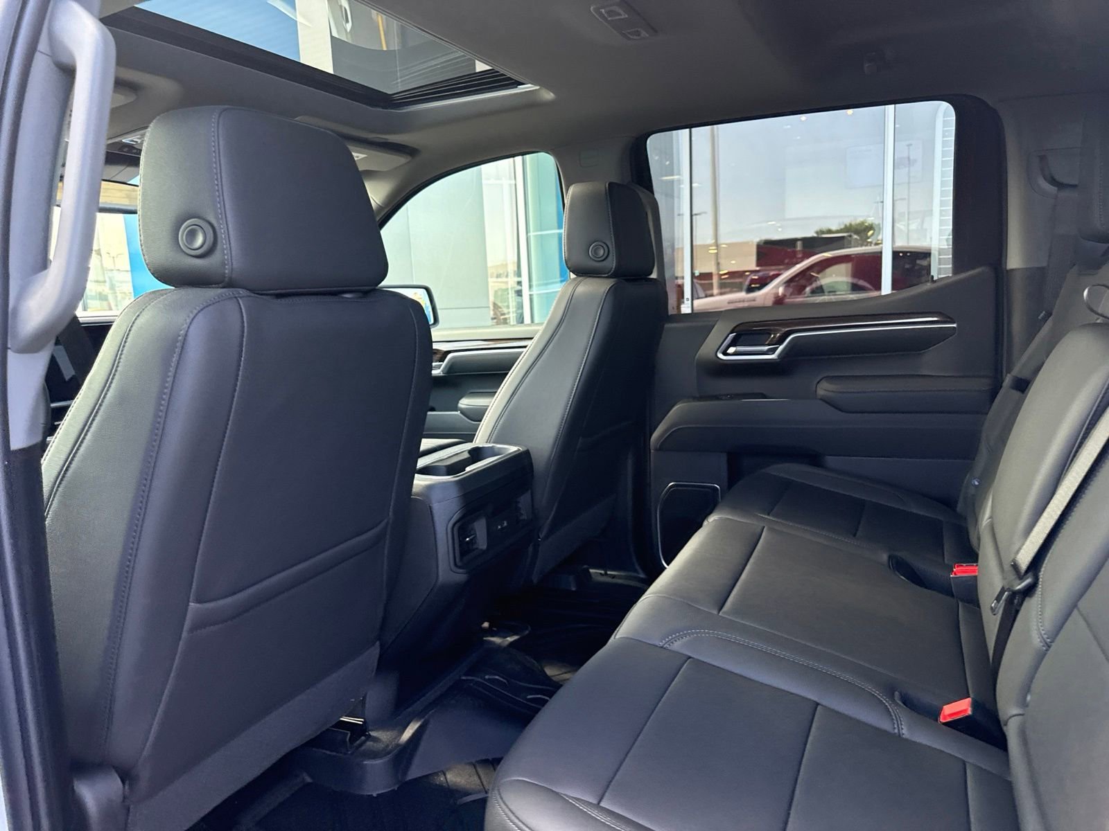 New 2026 Summit White Chevrolet RST with 22inch Black Wheels - Convenience II - Safety - Sunroof - Leather - Dark Essentials - Protection *In Stock* image 12