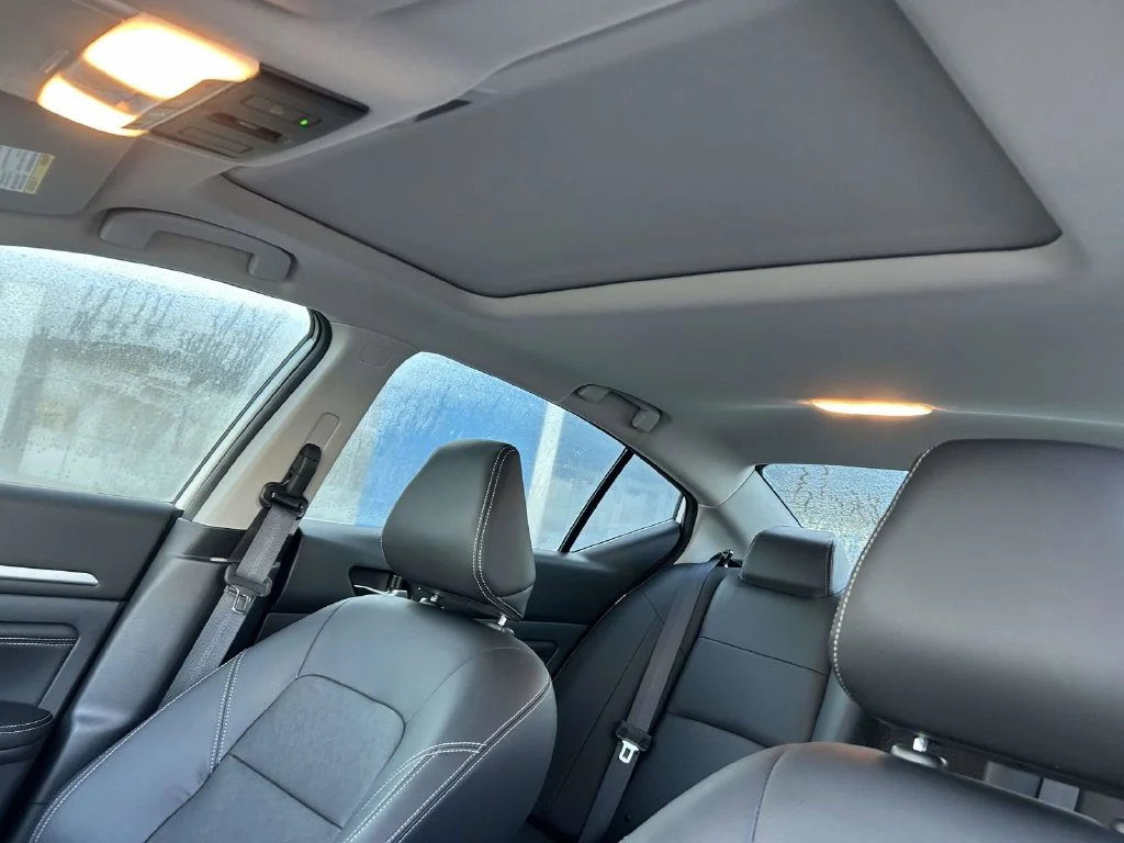 Used 2023 White Nissan 2.5 SL image 18