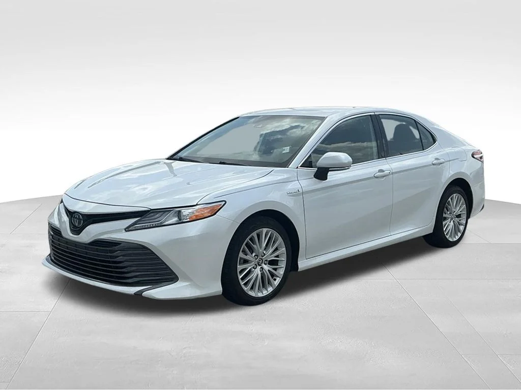 Used 2020 Beige Toyota XLE image 2