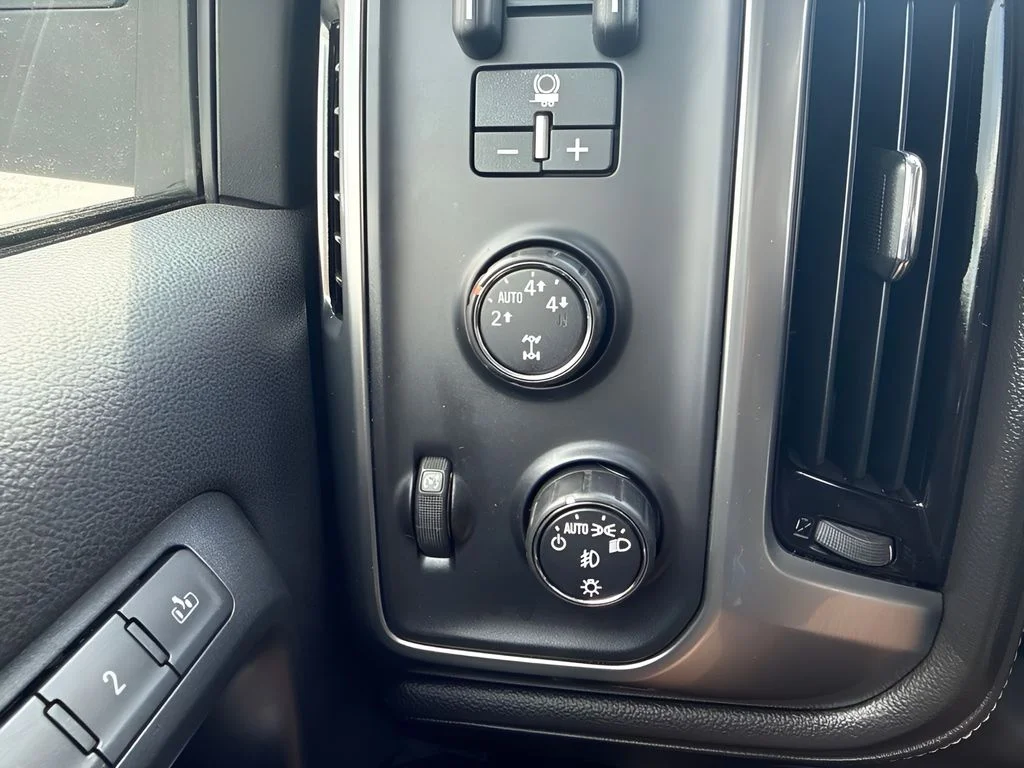 Used 2015 White Chevrolet LTZ image 19