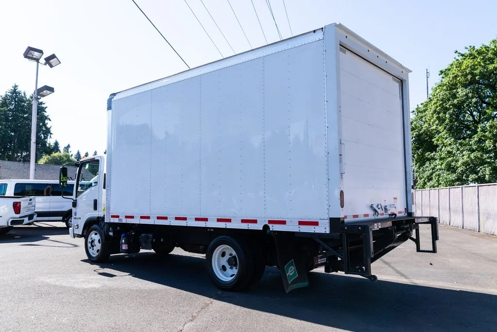 Used 2023  Isuzu  image 5