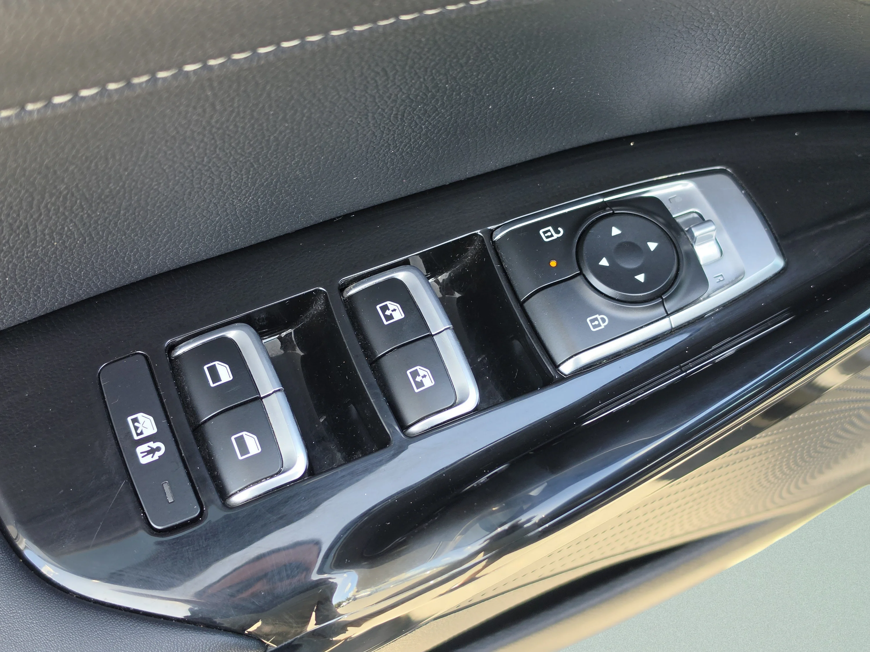 Used 2025 Aurora Black Pearl Kia GT-Line image 23