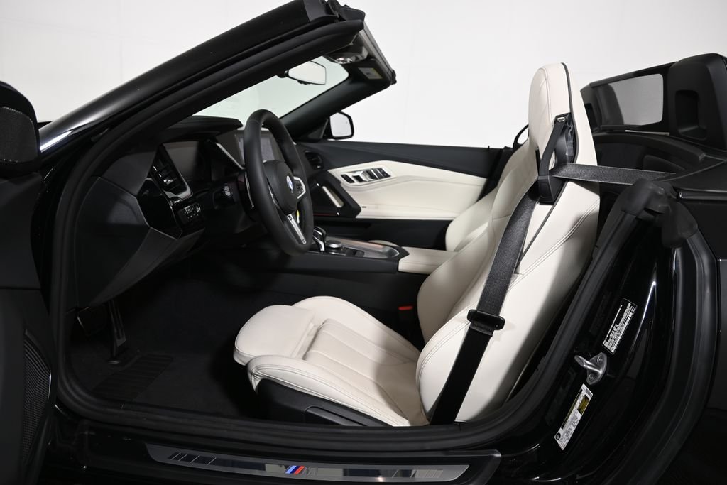 New 2026 Black Sapphire Metallic BMW sDrive30i image 3