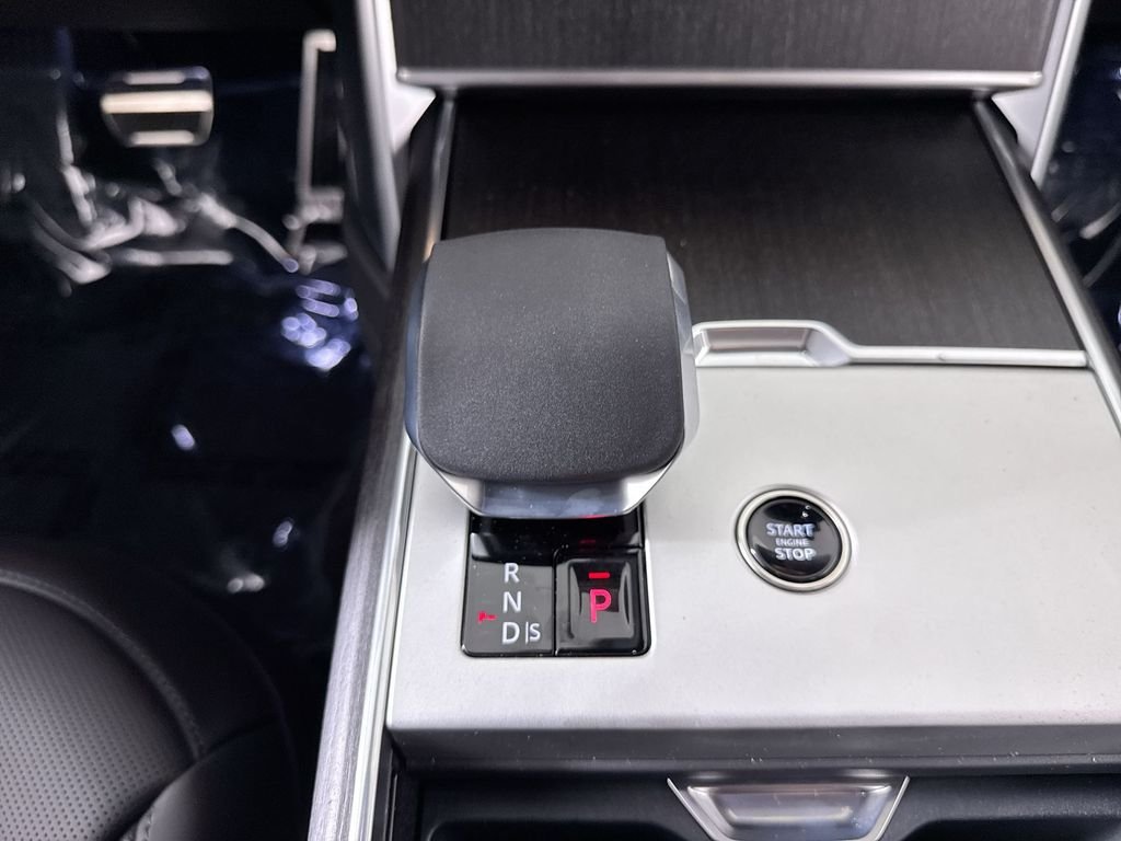 New 2026 CARP GRY PRM MT Land Rover SE LWB image 18