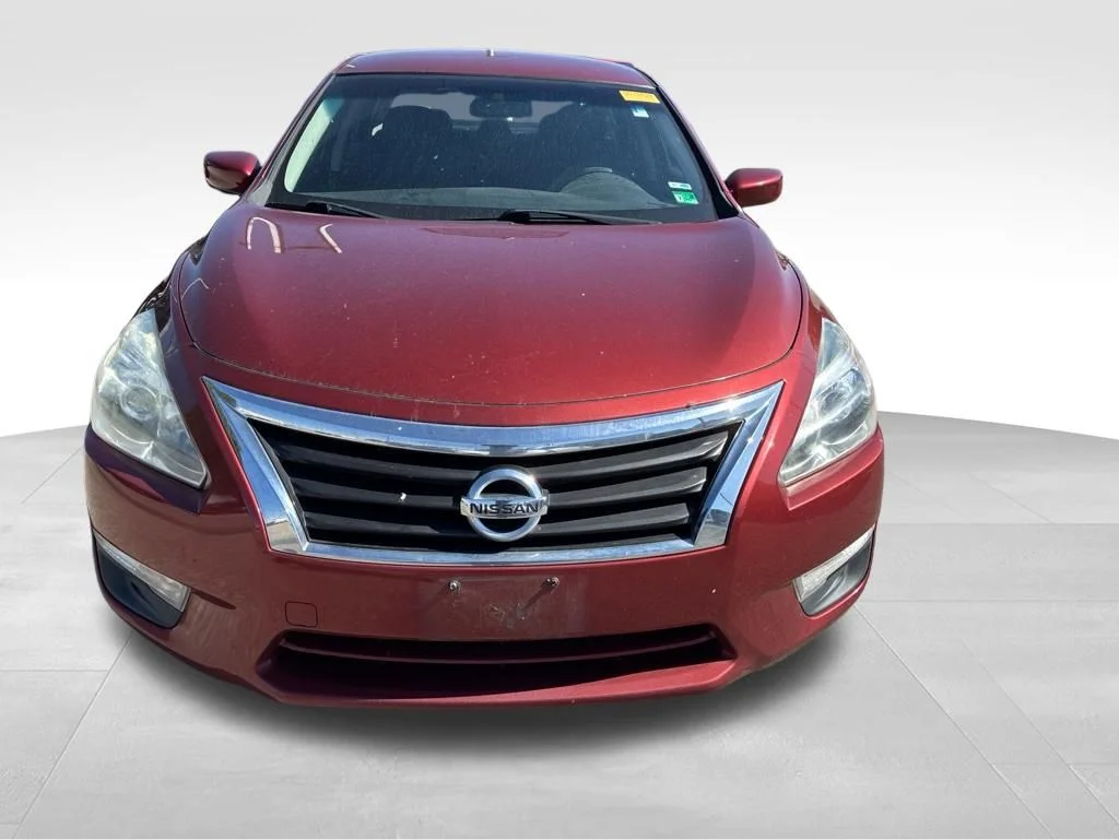 Used 2015 Red Nissan 2.5 S image 9